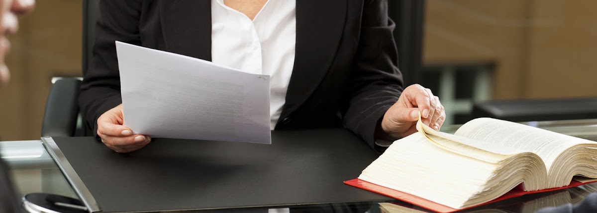 Étude minutieuse des pièces de dossier par Maître Flore LELACHE